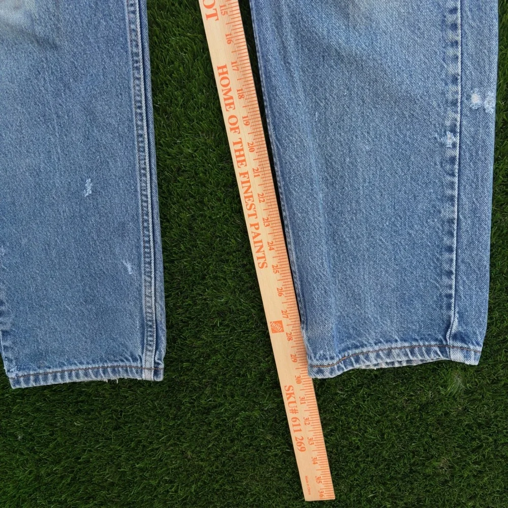VTG Levis 505 Mens 36x33 Regular Fit Straight Distressed Light Wash Denim Jeans‎